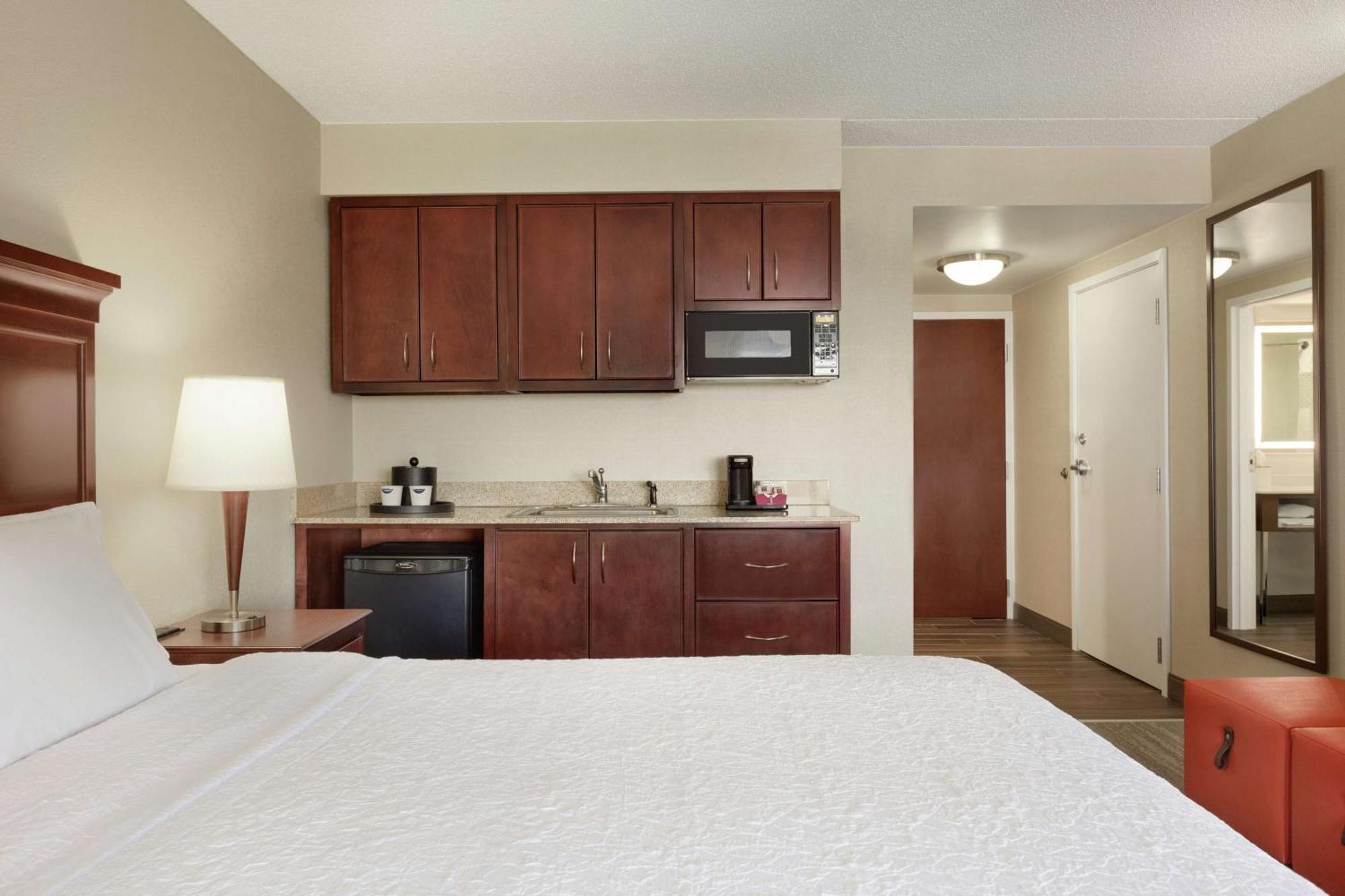 Hampton Dulles/cascades Hotel