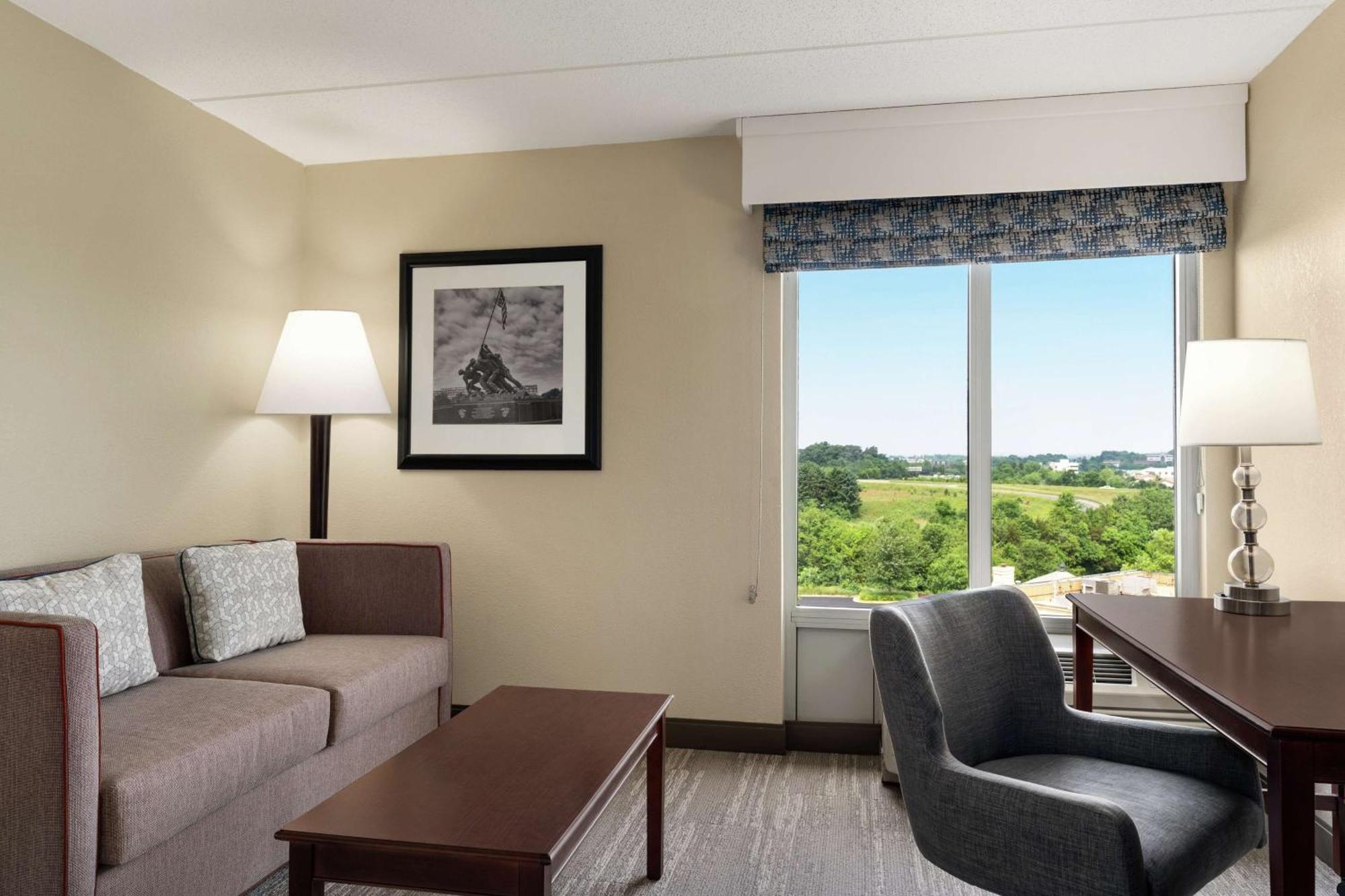 Hotel Hampton Dulles/cascades 3*
