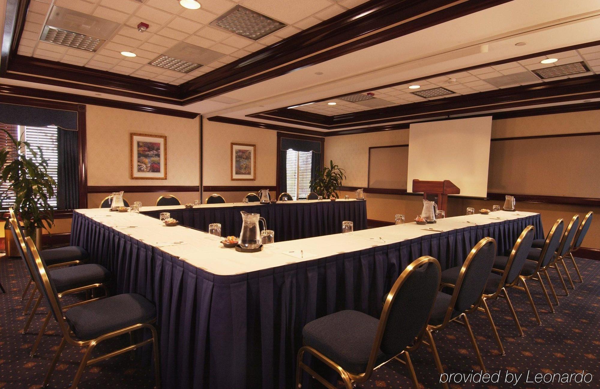 Hotel Hampton Dulles/cascades 3*