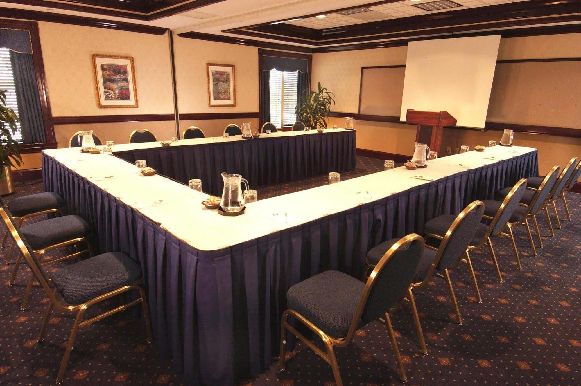 Hampton Dulles/cascades Hotel